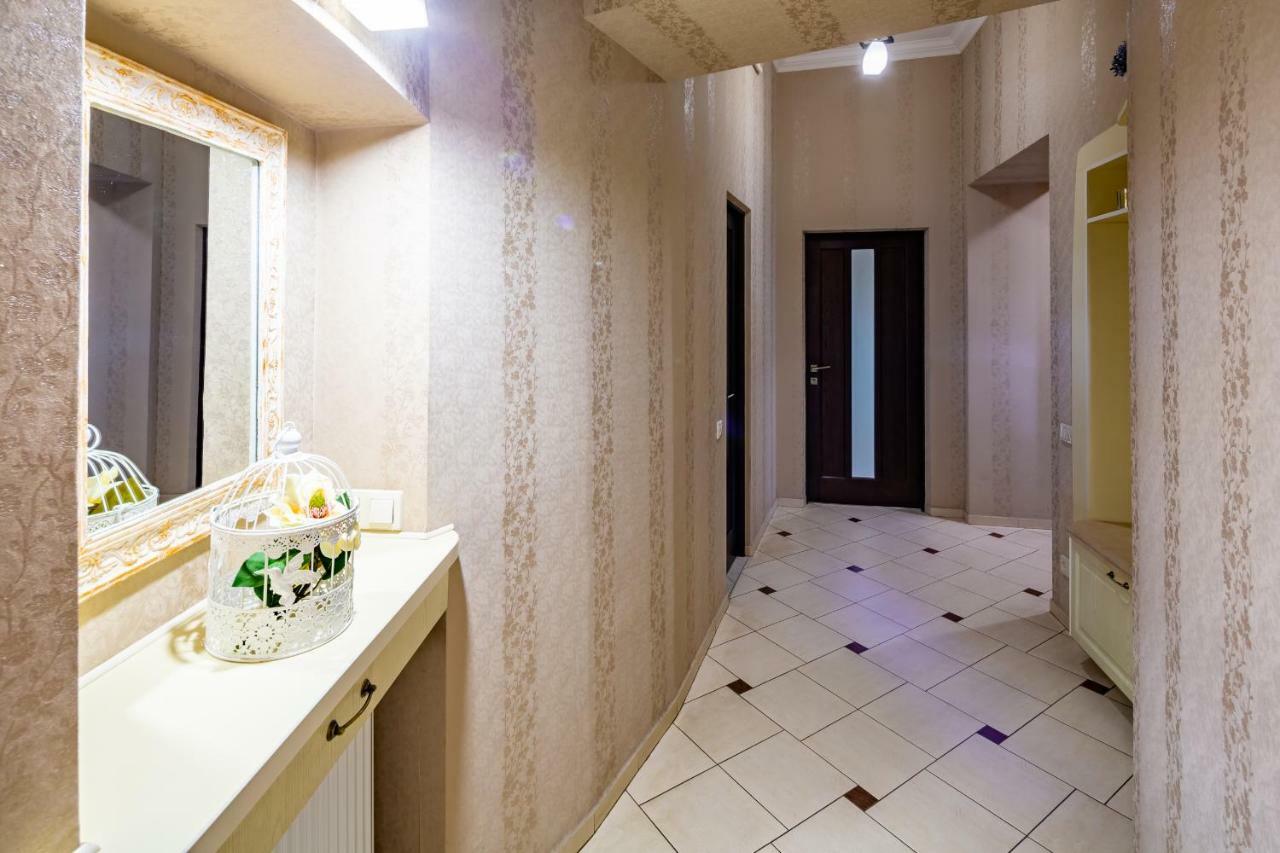 Alfa Apartments Kniazia Romana 11 利沃夫 外观 照片